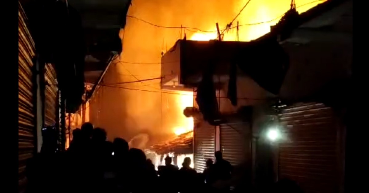 Huge fire in Katihar, two shops burnt to ashes..