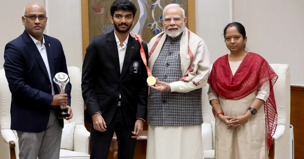 D Gukesh met PM Modi with his entire family, shared picture 