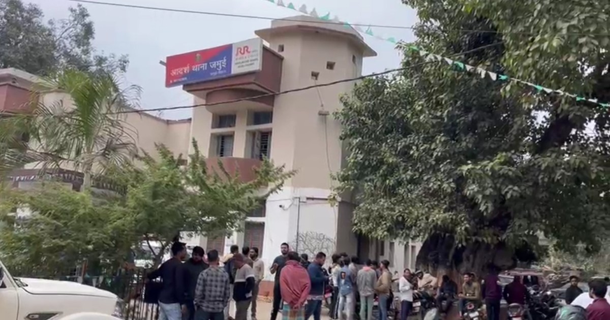 The driver of the police station started molesting a woman w