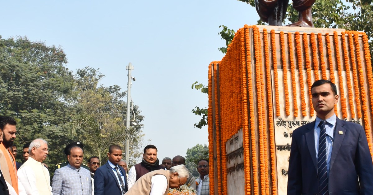 Sardar vllbhbhai ptel ki punytithi pr rajypal or cm ne diya 