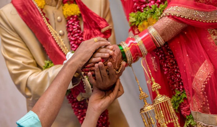 The groom suddenly fainted in the pavilion due to cold, the The groom suddenly fainted in the pavilion due to cold, the