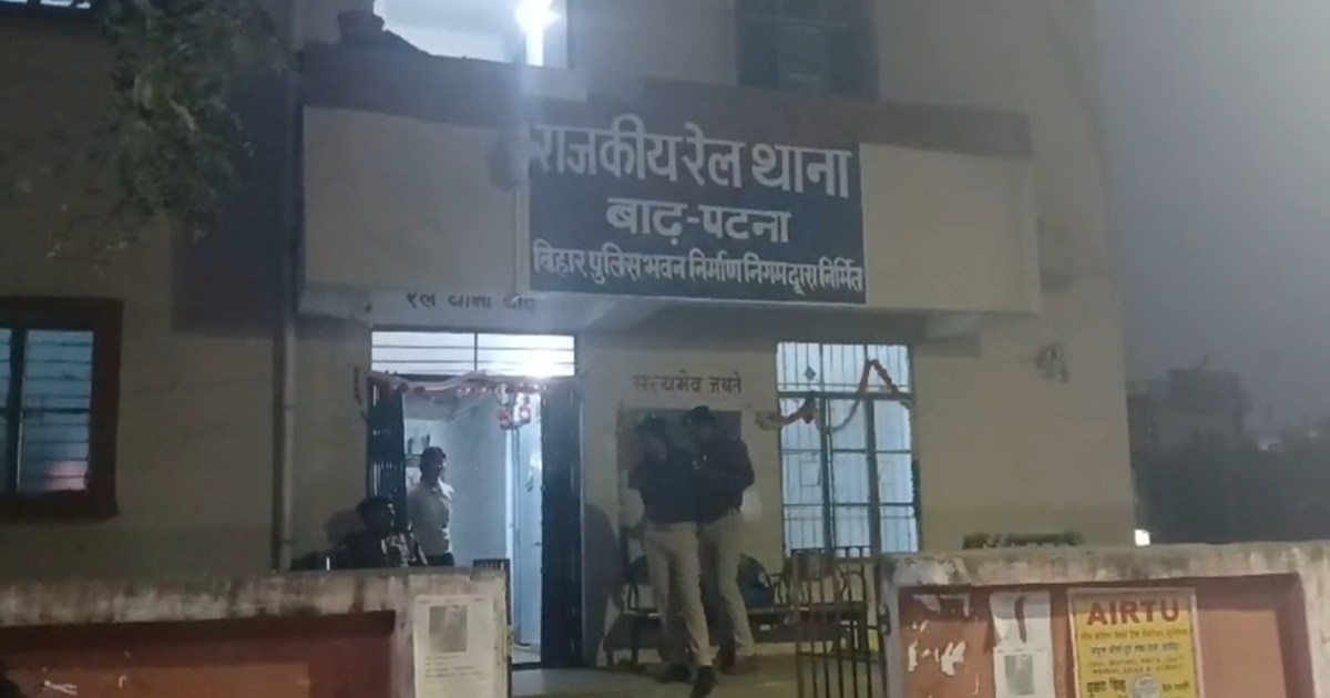 Liquor traders opened fire on police who went to raid in Pat