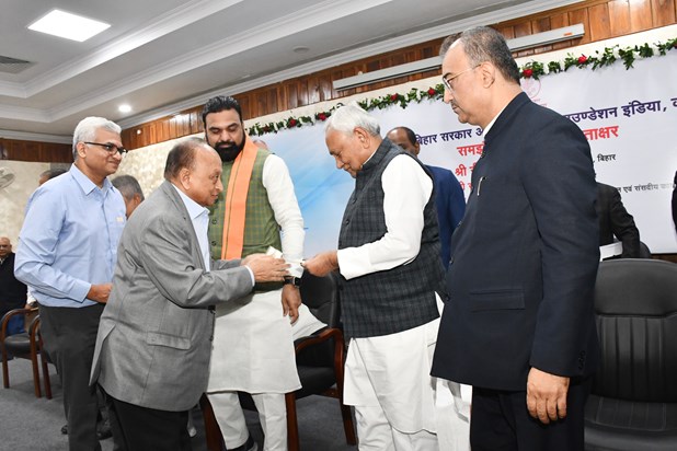 Cm nitish kumar ne kiya mou sain Cm nitish kumar ne kiya mou sain