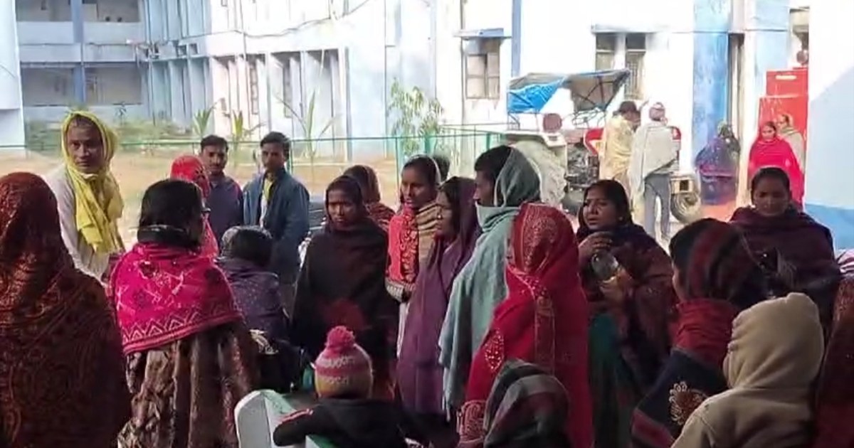 The boyfriend strangled his girlfriend to death.