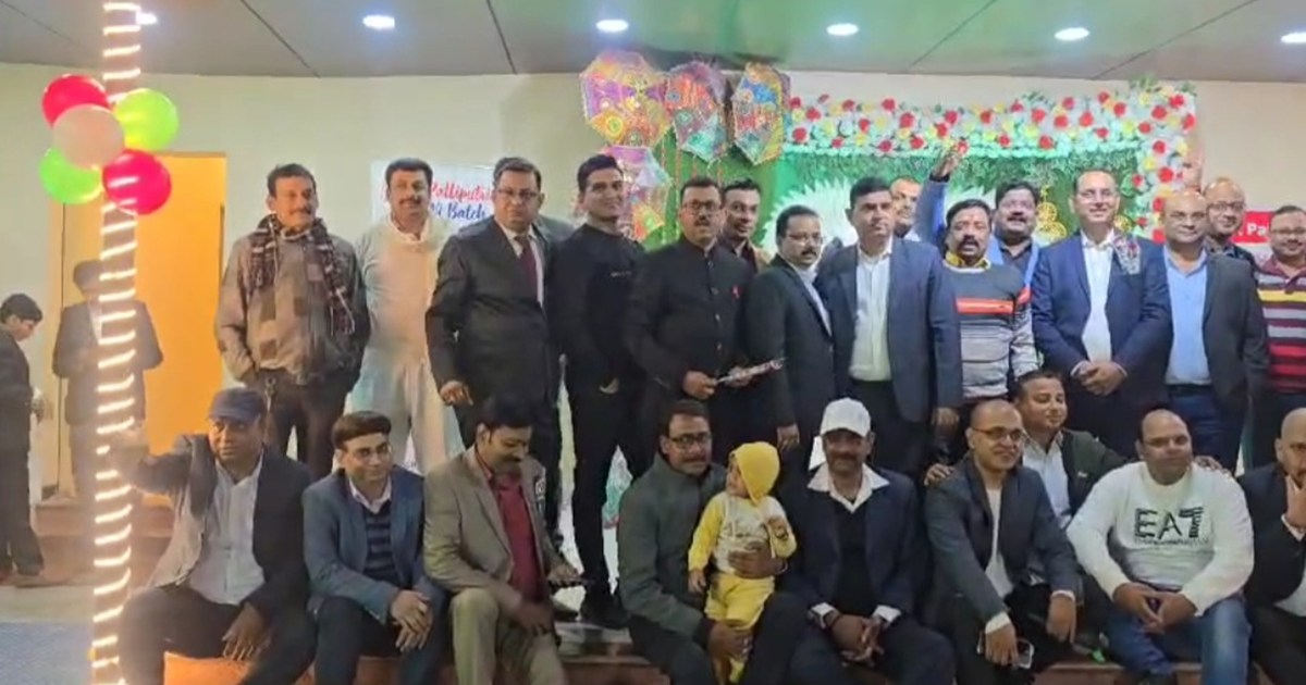 After 30 years, old friends met with their wives and childre