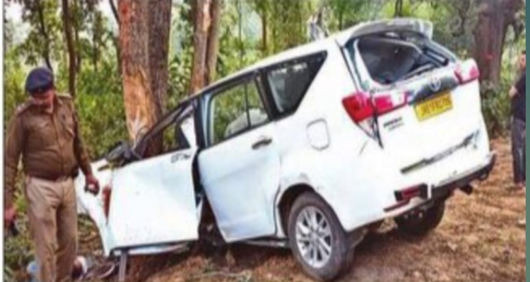 High Speed Innova Accident in Jharkhand Khunti 