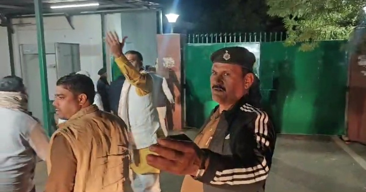 Yogi ke mntri pahuche lalu yadv ke avas