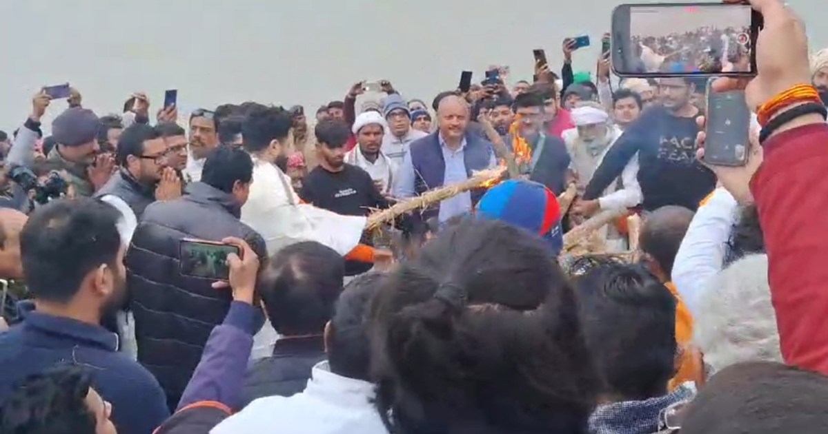 Acharya Kishore Kunal's last rites were performed at Konhara