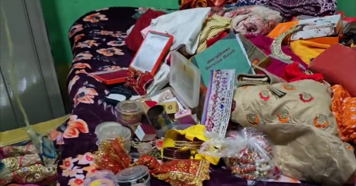 Major theft in the house of a female teacher