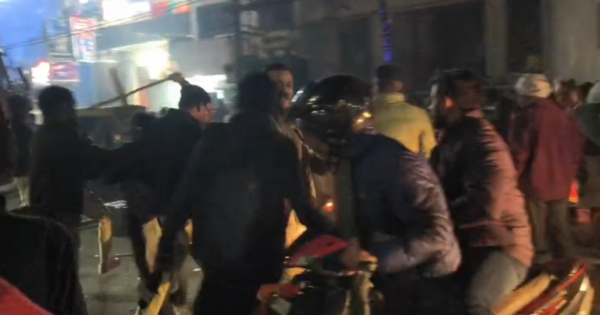 Road blocked in Danapur in protest against arrest, police us