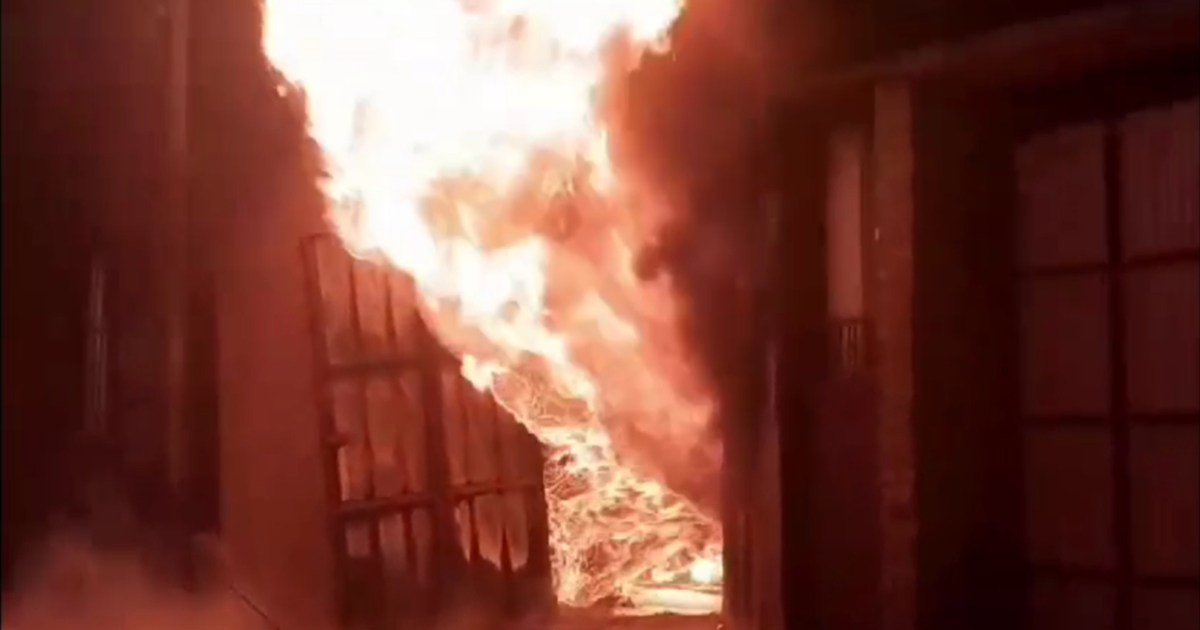 Huge fire in paint shop in Darbhanga, goods worth lakhs burn