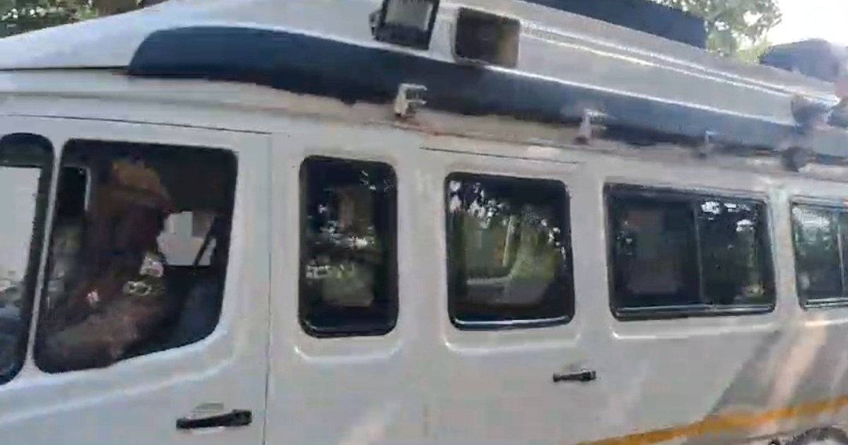 Lalu yadv mhuaa vidhayk ko apni gadi me baithakr nikle mhua 