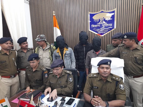 Saran police arrested many notorious criminals..