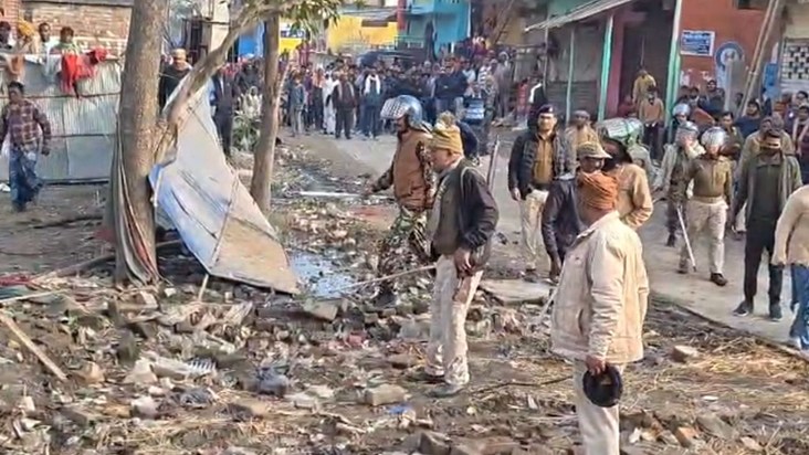 A team of administrative officials who went to remove encroa