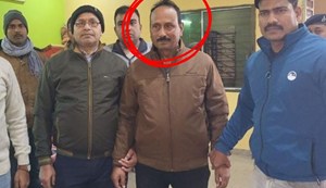 In Siwan, a sub-inspector was arrested in his own police station area.