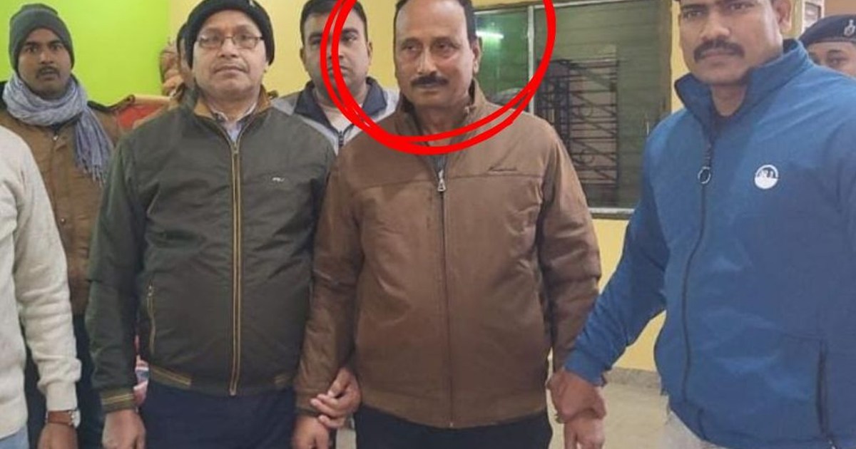 In Siwan, a sub-inspector was arrested in his own police sta