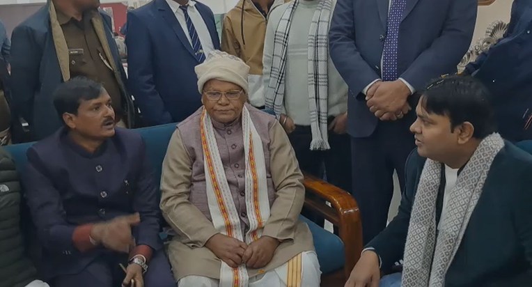 Manjhi came to Nitish's defense on the hijab issue, saying t