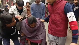 Woman dragged into the middle of the road: Read the full story and learn how the mob overpowered the law.