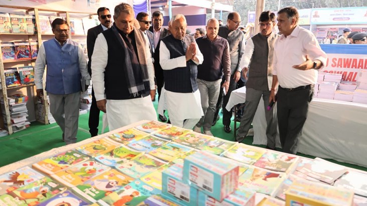 CM Nitish inaugurated the book fair at Gandhi Maidan.