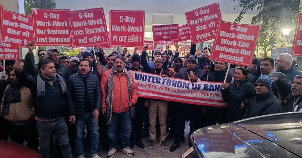 Hundreds of bank employees took to the streets in the capita