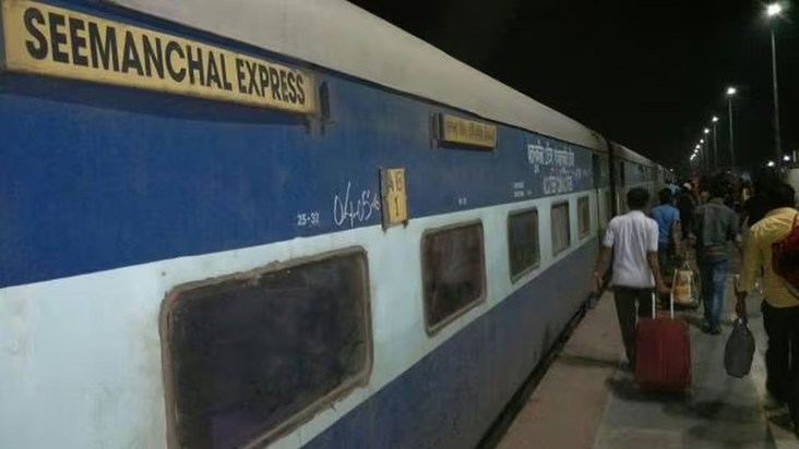 Stone pelting and firing on the Simanchal Express.