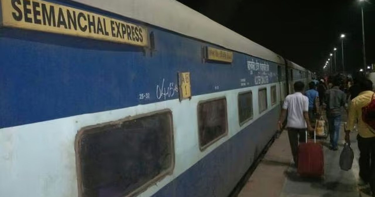 Stone pelting and firing on the Simanchal Express.