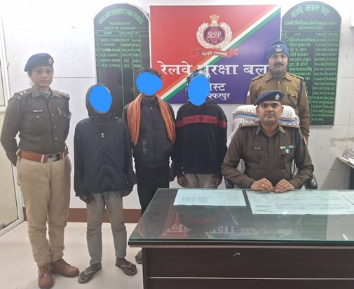 Vande Bharat Mission attacked! Shattered glass, frightened p