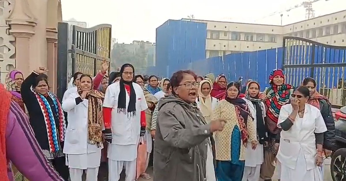 Nurses protest at Patna Medical College, threaten strike ove