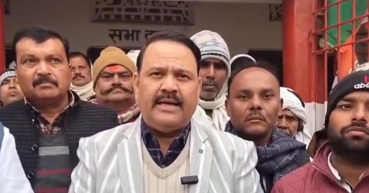 Liquor ban exposed! Liquor wrappers found outside Congress o