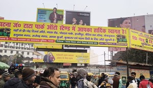 You won't have to wander around to find an auto-rickshaw at Patna Junction.