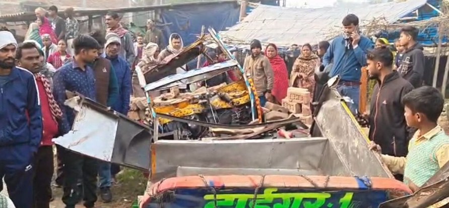 Three killed, eight injured in a horrific road accident in V