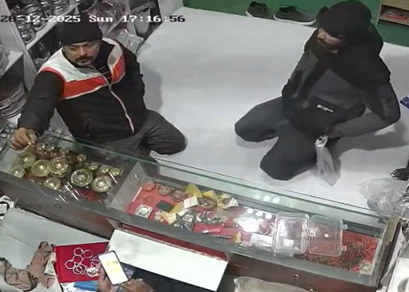 A cunning thief came as a customer, gold and silver jeweller