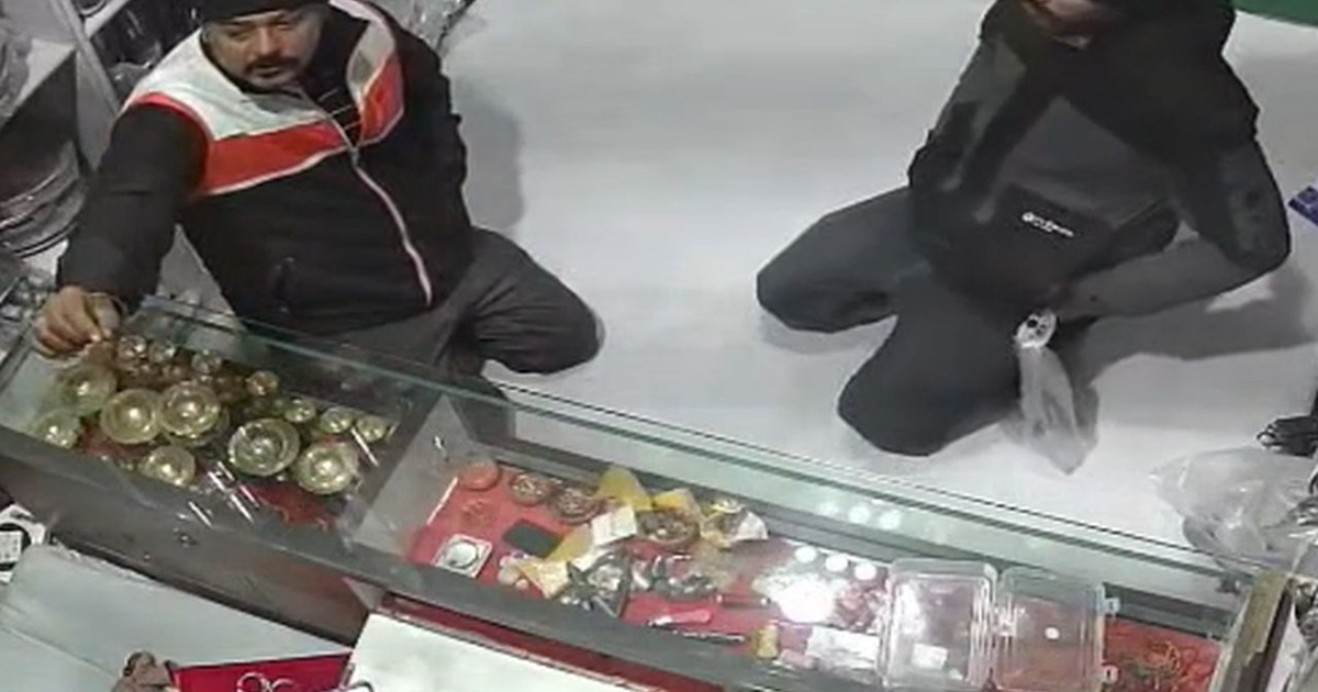 A cunning thief came as a customer, gold and silver jeweller