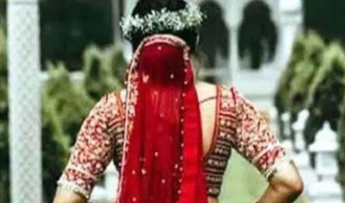 The bride got married and arrived at her in-laws' house on D