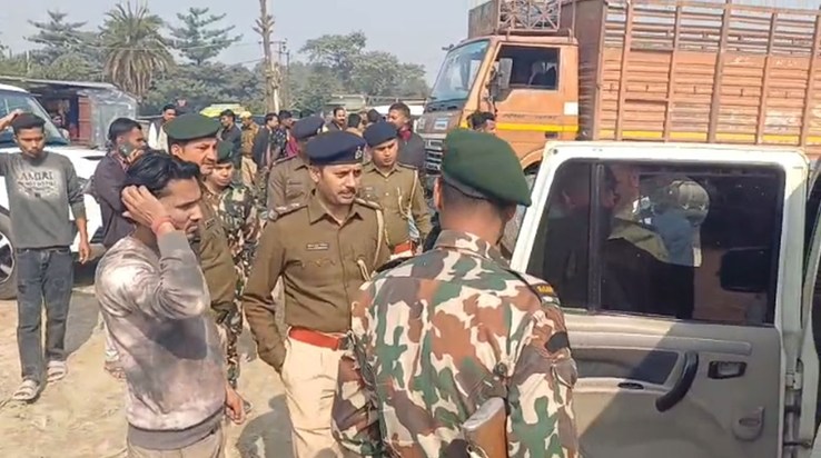 A robbery of 17 lakh rupees was committed at gunpoint in bro