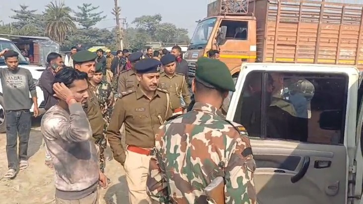 A robbery of 17 lakh rupees was committed at gunpoint in bro