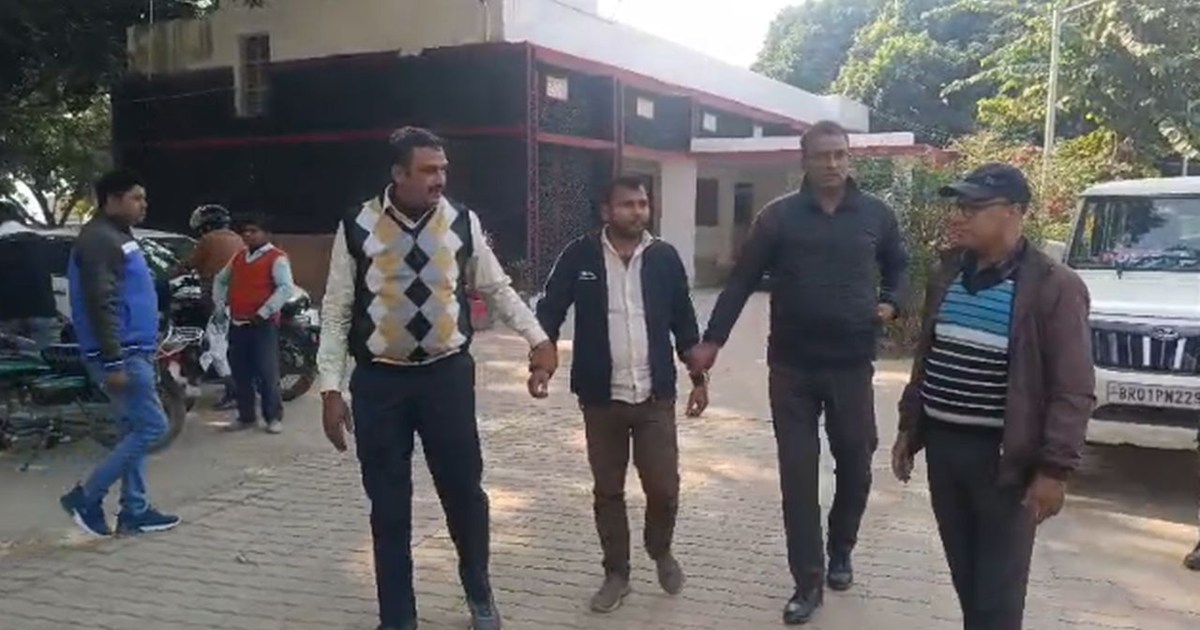 In Saharsa, a revenue official was caught red-handed by a vi