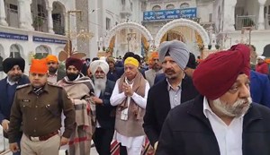 The Governor took blessings of Guru Gobind Singh Ji at Patna Sahib on the occasion of 359th Prakash Parv.