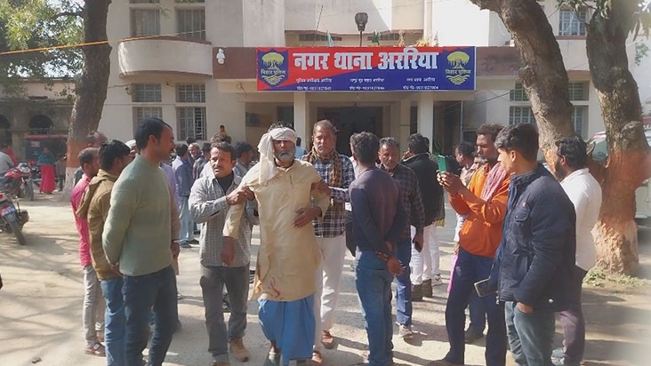 Two people were injured in a stabbing incident in the court 