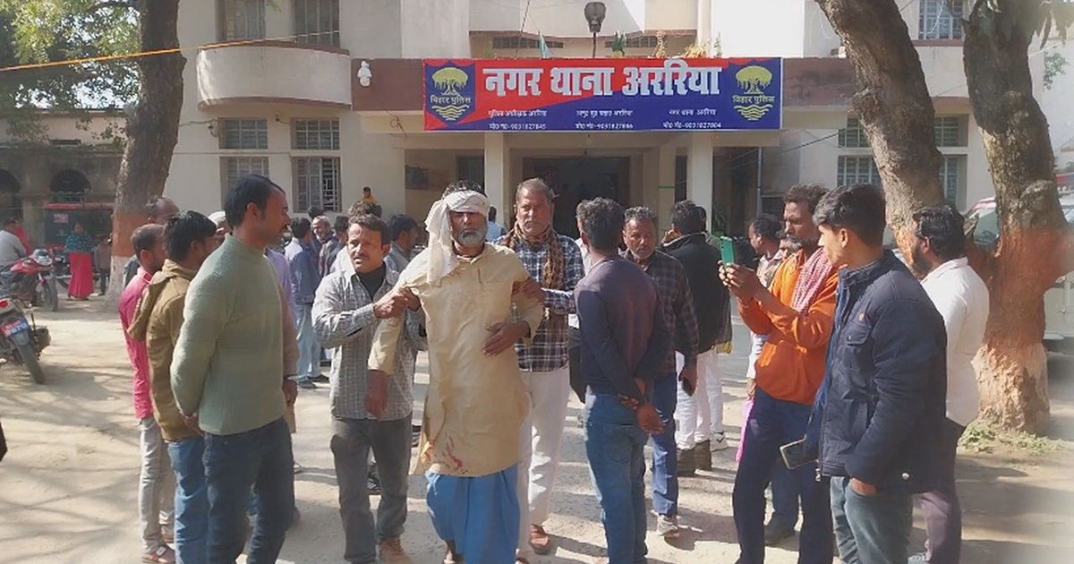 Two people were injured in a stabbing incident in the court 