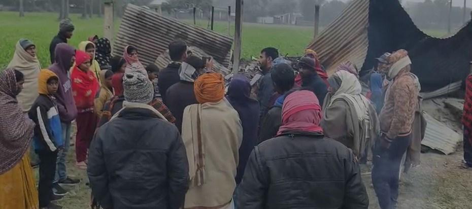 Three houses were set on fire by sprinkling petrol, causing 