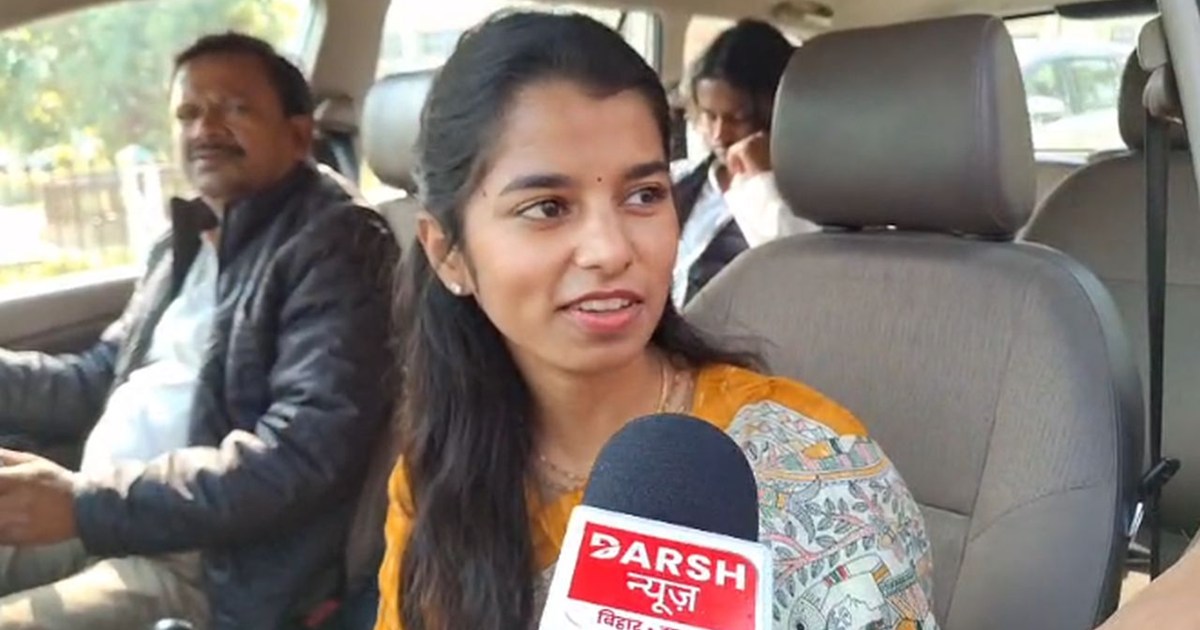 Maithili was listening to the opposition's words very carefu