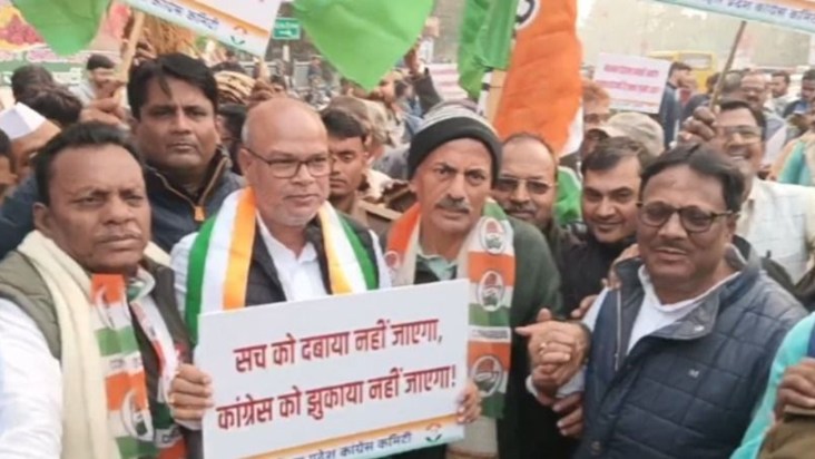Congress protests in Patna, burns effigy of PM Modi