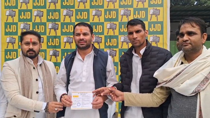 Launching the membership drive, Tej Pratap indirectly target