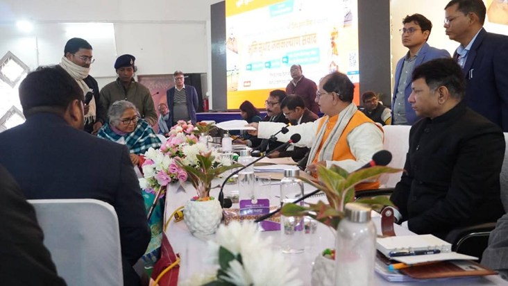 Deputy CM Vijay Sinha suspended the revenue officer on the s