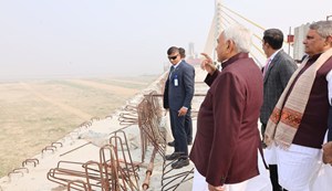 The Chief Minister inspected the construction work of the second phase of the Kachi Dargah-Bidupur 6-lane Ganga Bridge Project from Hajipur-Mahanar road to Chak Sikandar.