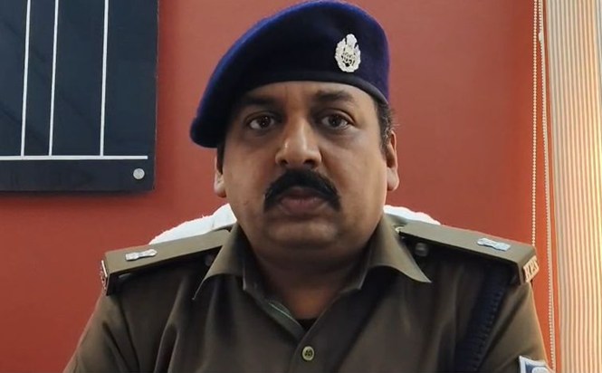 Video of bribe-taking policeman goes viral in Katihar, SI su
