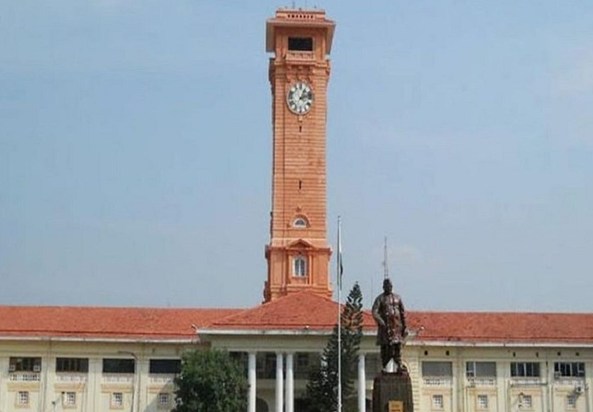 The state government has given a large number of IPS officer