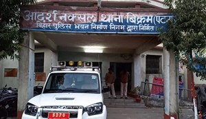 At the farewell ceremony after the transfer, gifts were accepted from criminals.