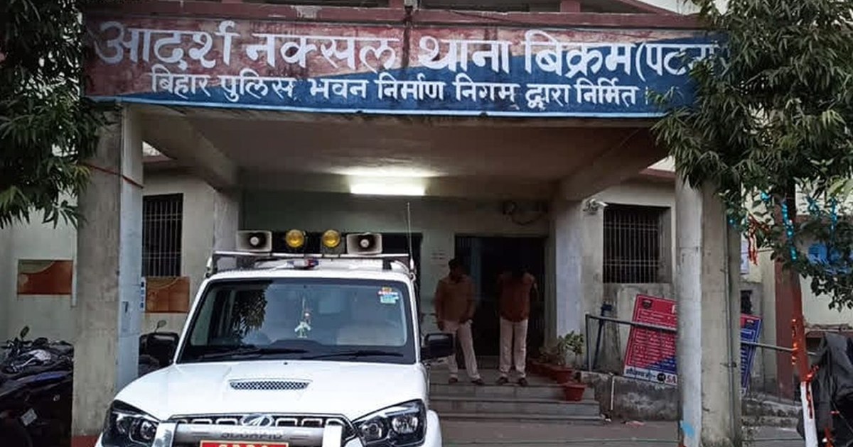 At the farewell ceremony after the transfer, gifts were acce